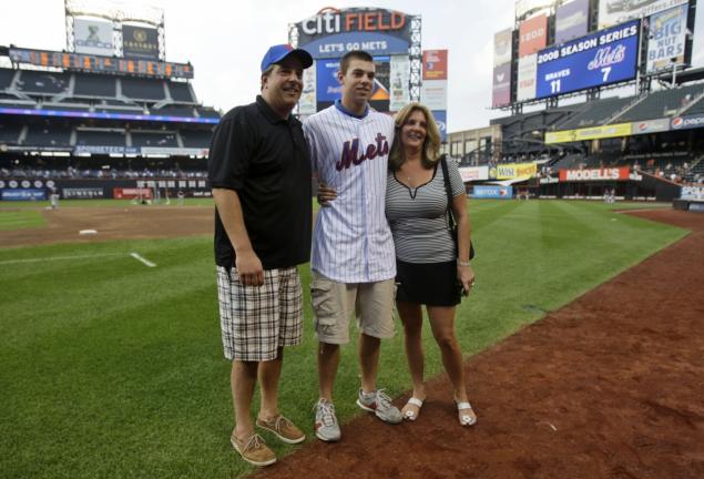 Matz does Mets, dad proud in Series debut